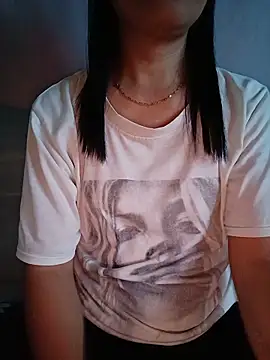 Snapshot of Asian_girl13 chatting on 06-12-26, 11:03 Asian girl13 online show from 06-12-26, 11:03