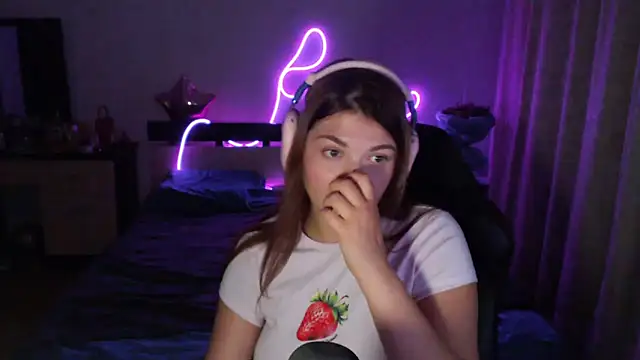 Snapshot of helengilmor chatting on 09-20-25, 03:46 helengilmor online show from 09-20-25, 03:46