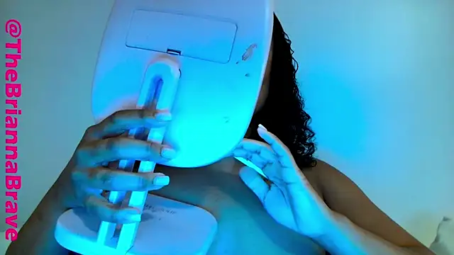 Snapshot of BriannaBrave chatting on 12-20-25, 10:55 BriannaBrave online show from 12-20-25, 10:55