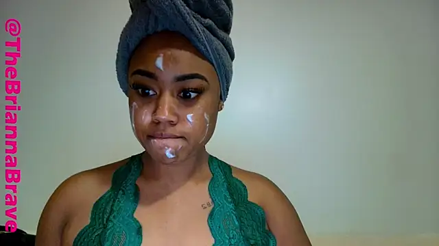 Snapshot of BriannaBrave chatting on 12-23-25, 03:59 BriannaBrave online show from 12-23-25, 03:59