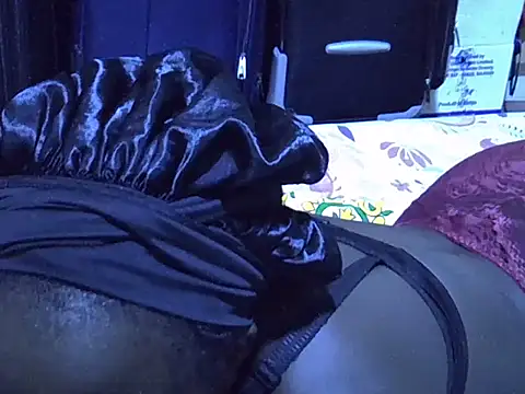 Snapshot of Adaline-Paris chatting on 12-20-25, 08:43 Adaline-Paris online show from 12-20-25, 08:43