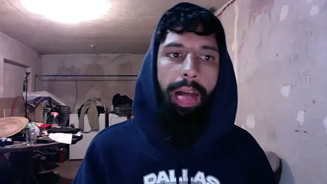 Snapshot of LoretoMx chatting on 12-19-25, 02:40 LoretoMx online show from 12-19-25, 02:40