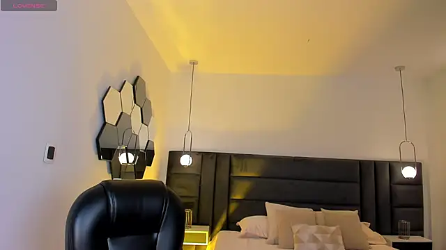 VictoriaMilan  online show from 12-12-24, 07:37