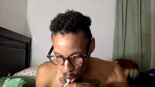 Snapshot of KingDerRico chatting on 09-15-25, 01:05 KingDerRico online show from 09-15-25, 01:05