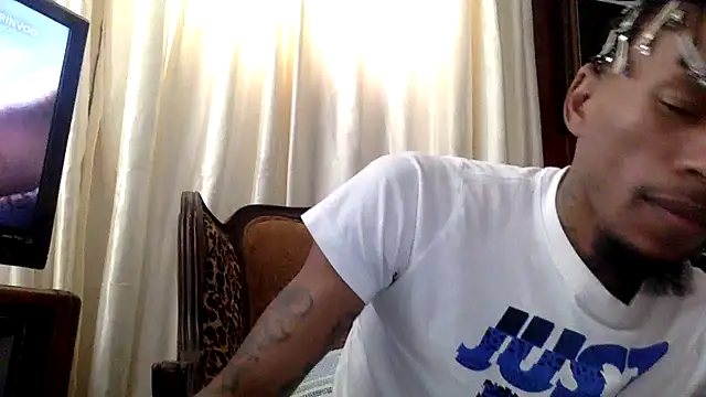 Snapshot of KingDerRico chatting on 10-26-25, 03:29 KingDerRico online show from 10-26-25, 03:29