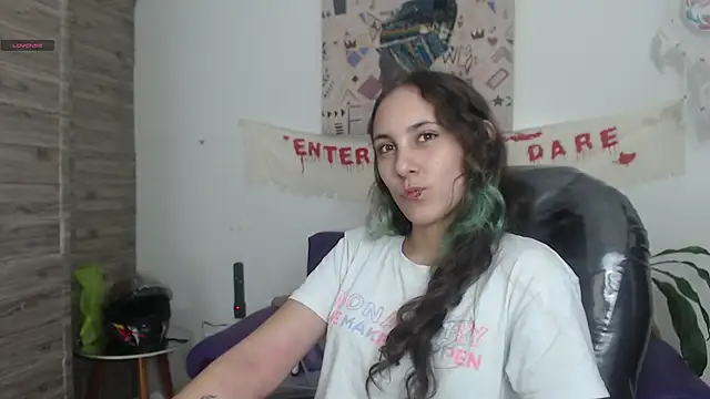 Snapshot of xlunna chatting on 12-17-24, 03:28 xlunna online show from 12-17-24, 03:28
