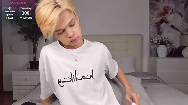 Felix Rey online show from 02-21-25, 04:05