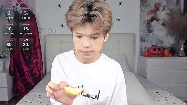 Felix Rey online show from 10-30-25, 10:21