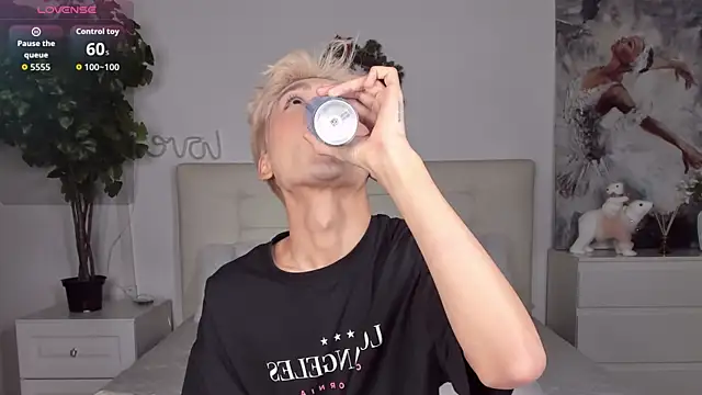 Snapshot of Felix_Rey chatting on 12-17-25, 05:52 Felix Rey online show from 12-17-25, 05:52