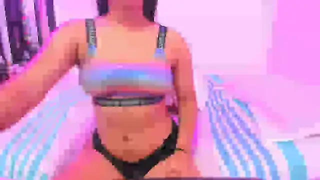 Snapshot of Ivonnesweets chatting on 02-12-25, 04:01 Ivonnesweets online show from 02-12-25, 04:01