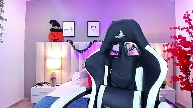 Snapshot of sara_parker069 chatting on 10-28-25, 01:14 sara parker069 online show from 10-28-25, 01:14