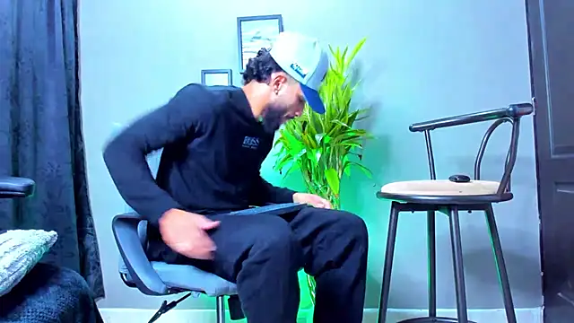 Damian 022 online show from 10-24-25, 02:13