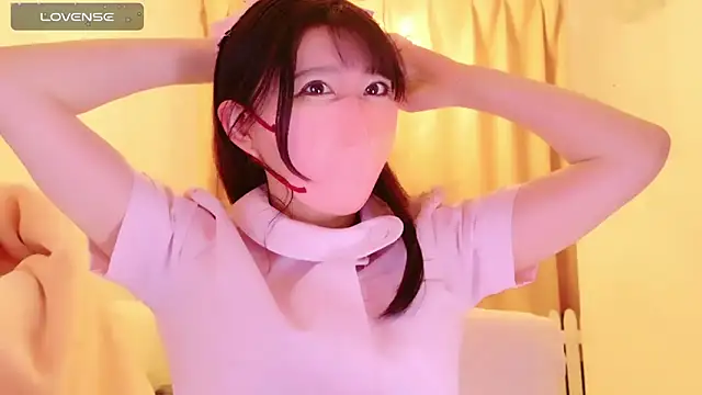 Snapshot of maii- chatting on 02-19-25, 06:43 maii- online show from 02-19-25, 06:43