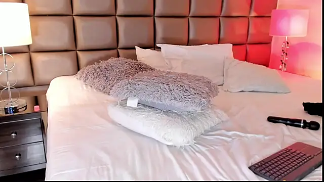 AnnyHizzle online show from 02-05-25, 12:31