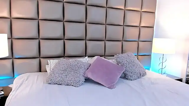 AnnyHizzle online show from 03-10-25, 04:07