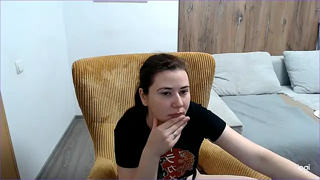 Snapshot of VioletaFlower7 chatting on 05-17-26, 07:28 VioletaFlower7 online show from 05-17-26, 07:28
