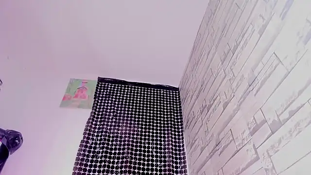 Snapshot of MiaKirshner chatting on 02-25-25, 01:17 MiaKirshner online show from 02-25-25, 01:17