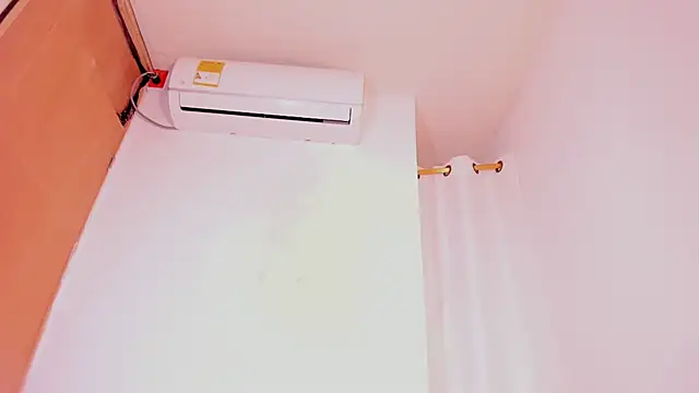 Snapshot of MiaKirshner chatting on 09-20-25, 02:12 MiaKirshner online show from 09-20-25, 02:12