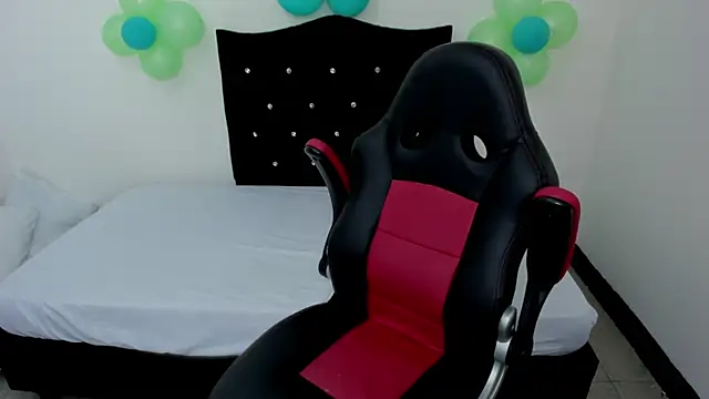 Snapshot of Ladysexy_hot19 chatting on 03-20-25, 02:40 Ladysexy hot19 online show from 03-20-25, 02:40