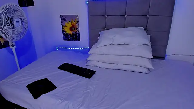 Snapshot of Ladysexy_hot19 chatting on 09-24-25, 04:43 Ladysexy hot19 online show from 09-24-25, 04:43