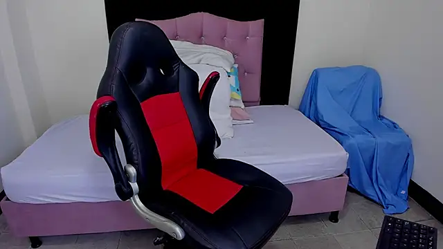 Snapshot of Ladysexy_hot19 chatting on 01-08-26, 03:20 Ladysexy hot19 online show from 01-08-26, 03:20