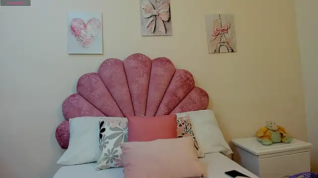 Snapshot of MilaaAdams chatting on 05-30-26, 11:29 MilaaAdams online show from 05-30-26, 11:29