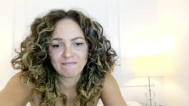 Snapshot of Juliabadlee chatting on 07-13-26, 02:03 Juliabadlee online show from 07-13-26, 02:03