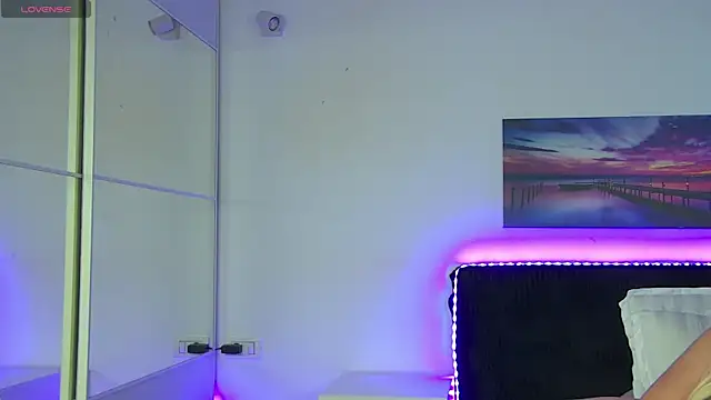 Snapshot of EmaCourtis chatting on 01-09-26, 09:12 EmaCourtis online show from 01-09-26, 09:12