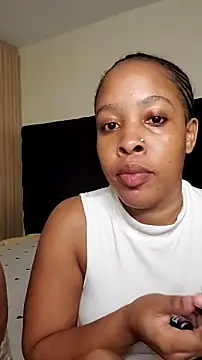 Snapshot of R-thequeen chatting on 06-17-26, 11:38 R-thequeen online show from 06-17-26, 11:38