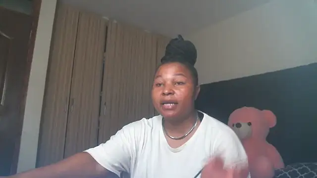 Snapshot of R-thequeen chatting on 07-29-26, 12:36 R-thequeen online show from 07-29-26, 12:36