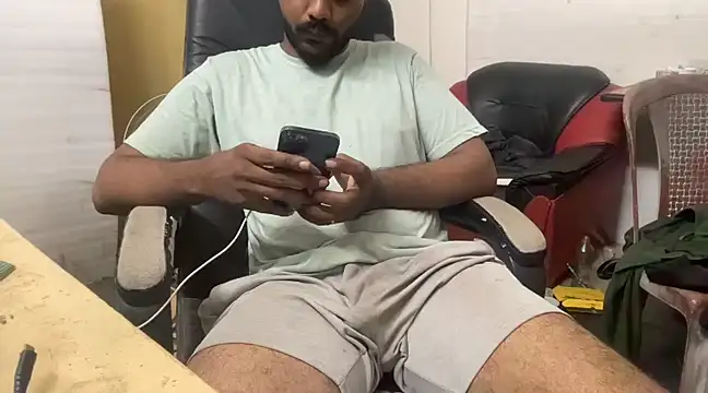 Snapshot of Hottest_Tamil chatting on 03-01-25, 06:21 Hottest Tamil online show from 03-01-25, 06:21