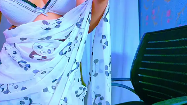 Snapshot of Aashika-Kaur chatting on 03-11-25, 03:48 Aashika-Kaur online show from 03-11-25, 03:48