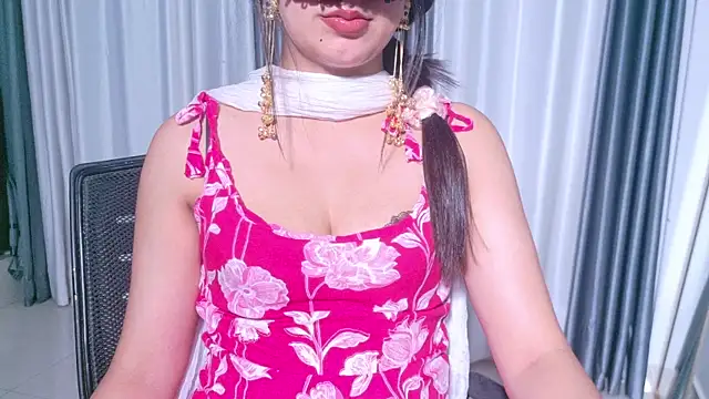 Snapshot of Aashika-Kaur chatting on 05-24-26, 04:17 Aashika-Kaur online show from 05-24-26, 04:17