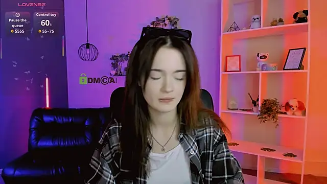 liana kisses online show from 04-17-26, 07:17