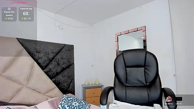 Snapshot of BarbaraKnox_ chatting on 02-14-26, 12:18 BarbaraKnox online show from 02-14-26, 12:18