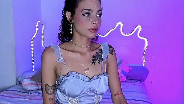 Snapshot of Kalahna chatting on 01-09-26, 04:04 Kalahna online show from 01-09-26, 04:04