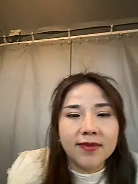 Snapshot of Efangfang chatting on 12-15-24, 10:39 Efangfang online show from 12-15-24, 10:39