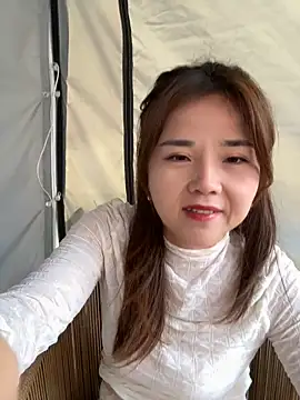 Snapshot of Efangfang chatting on 12-18-24, 02:32 Efangfang online show from 12-18-24, 02:32