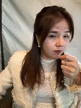 Snapshot of Efangfang chatting on 12-18-24, 12:29 Efangfang online show from 12-18-24, 12:29