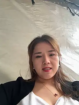 Snapshot of Efangfang chatting on 12-24-24, 03:27 Efangfang online show from 12-24-24, 03:27