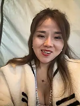 Snapshot of Efangfang chatting on 12-25-24, 10:28 Efangfang online show from 12-25-24, 10:28