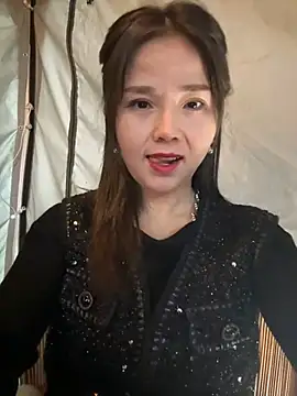 Snapshot of Efangfang chatting on 12-29-24, 10:45 Efangfang online show from 12-29-24, 10:45