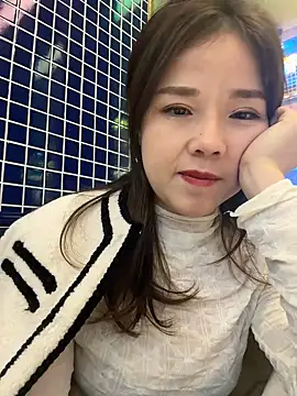 Snapshot of Efangfang chatting on 01-11-25, 10:51 Efangfang online show from 01-11-25, 10:51