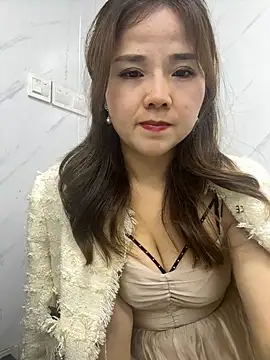 Snapshot of Efangfang chatting on 02-28-25, 01:03 Efangfang online show from 02-28-25, 01:03