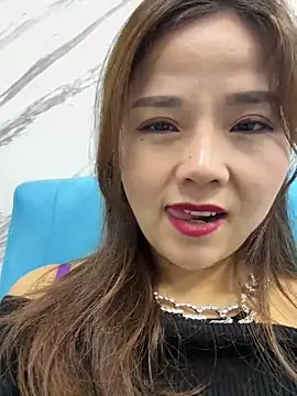 Snapshot of Efangfang chatting on 03-05-25, 10:44 Efangfang online show from 03-05-25, 10:44