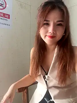 Snapshot of Efangfang chatting on 09-10-25, 02:00 Efangfang online show from 09-10-25, 02:00