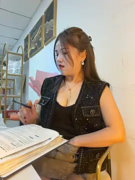 Efangfang online show from 02-04-26, 10:43