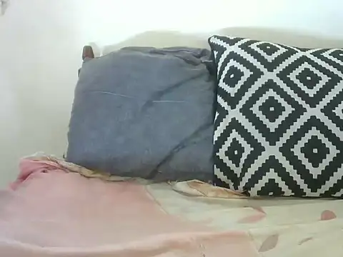 Pretty-emmie online show from 12-25-24, 06:52