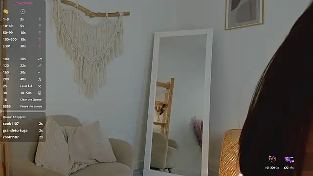 EmiliaDreams online show from 02-04-25, 07:00