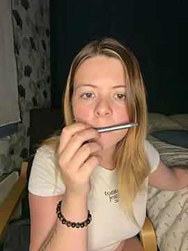 Snapshot of Nina_blain chatting on 11-27-25, 01:02 Nina blain online show from 11-27-25, 01:02